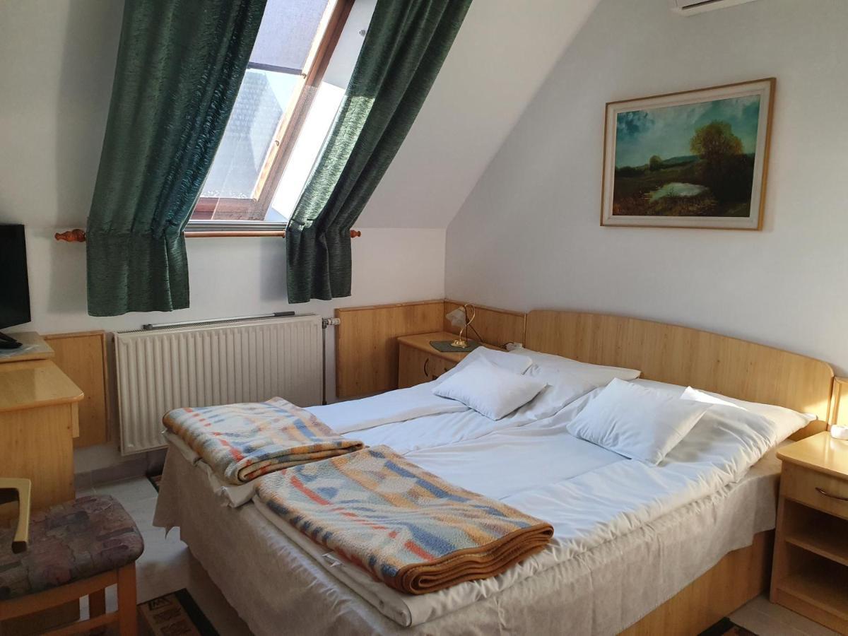 Gala Panzio Hotell Simontornya Eksteriør bilde