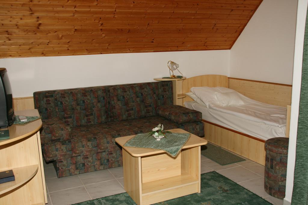 Gala Panzio Hotell Simontornya Rom bilde